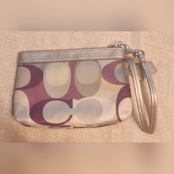 Coach wristlet - Picture 2 of 3